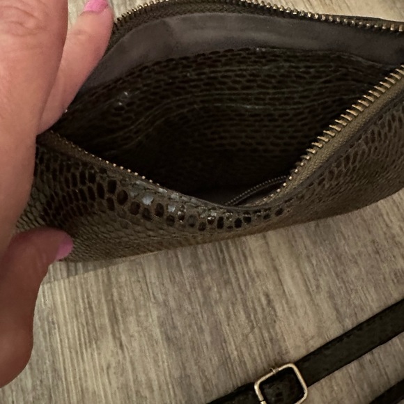 Joy Susan Crossbody~Wristlet~Clutch… Brown python pattern with gold hardware. - Picture 5 of 9